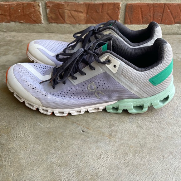 On Running Cloud Women's 8.5 White and Mint Running Shoes - Picture 4 of 11